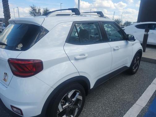 2021 Hyundai VENUE SEL