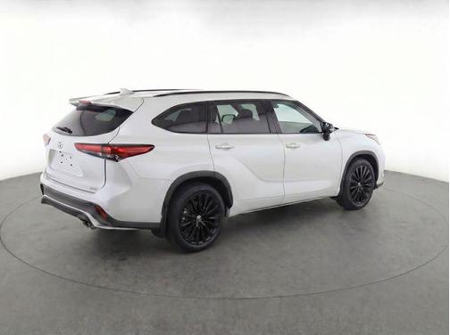 Wind Chill Pearl 2024 Toyota Highlander XSE