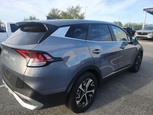 Everlasting Silver 2024 Kia Sportage EX