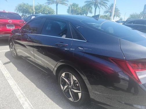 2022 Hyundai ELANTRA Limited