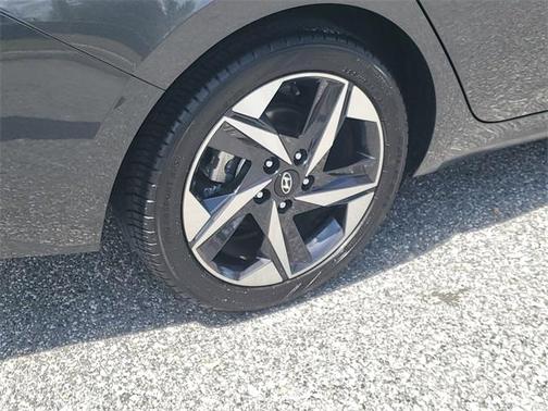2022 Hyundai ELANTRA Limited