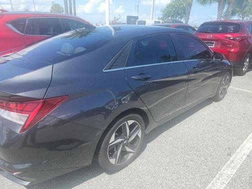 2022 Hyundai ELANTRA Limited