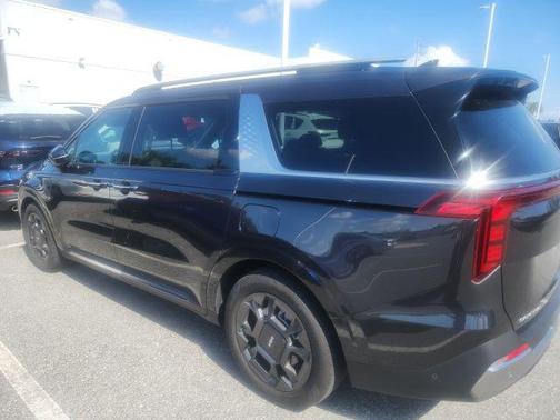 2025 Kia Carnival SX