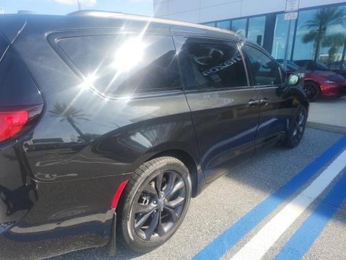 2019 Chrysler Pacifica Touring L