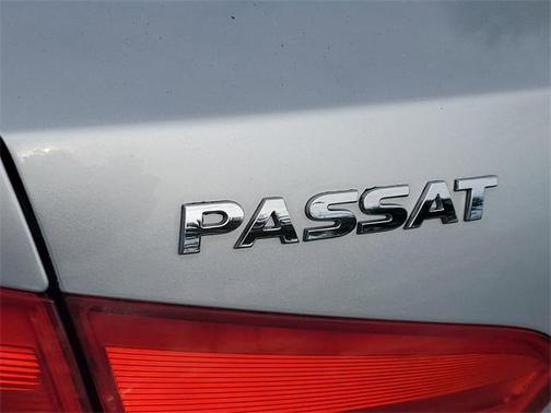 2014 Volkswagen Passat 1.8T Auto SEL Premium
