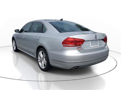 2014 Volkswagen Passat 1.8T Auto SEL Premium