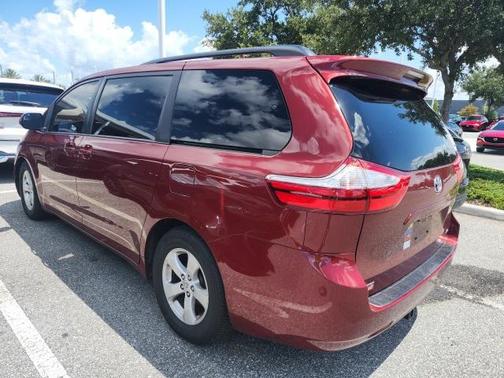 2017 Toyota Sienna LE