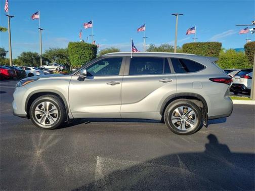 2024 Toyota Highlander XLE