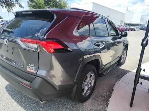 2022 Toyota RAV4 Hybrid XLE