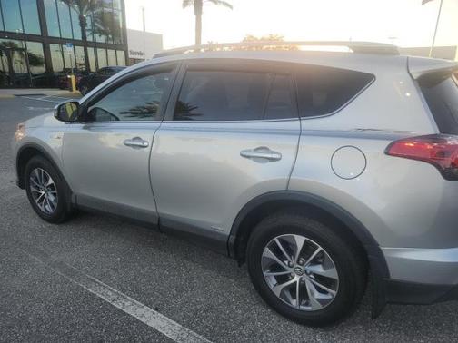 2016 Toyota RAV4 Hybrid XLE