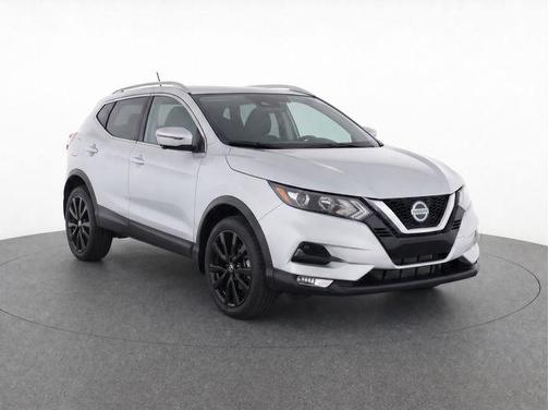Brilliant Silver Metallic 2022 Nissan Rogue Sport SV