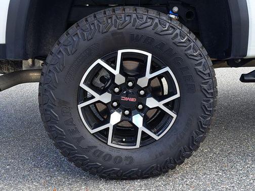 2024 GMC Canyon AT4X