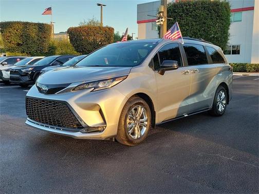 2023 Toyota Sienna XSE 7 Passenger
