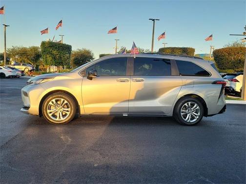 2023 Toyota Sienna XSE 7 Passenger