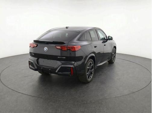 Black Sapphire Metallic 2025 BMW X2 xDrive28i