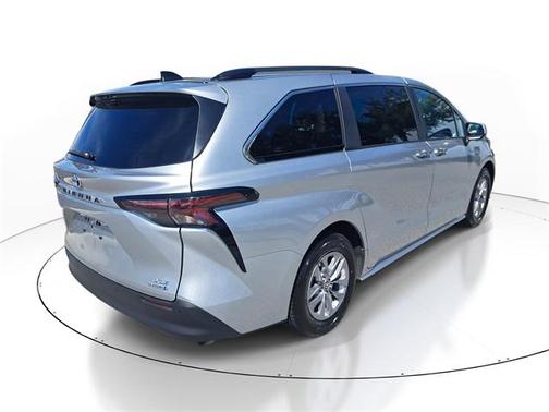 2024 Toyota Sienna XLE