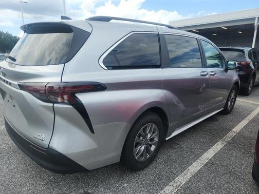 2024 Toyota Sienna XLE