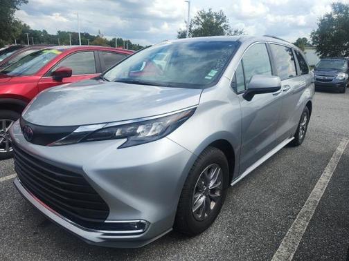 2024 Toyota Sienna XLE