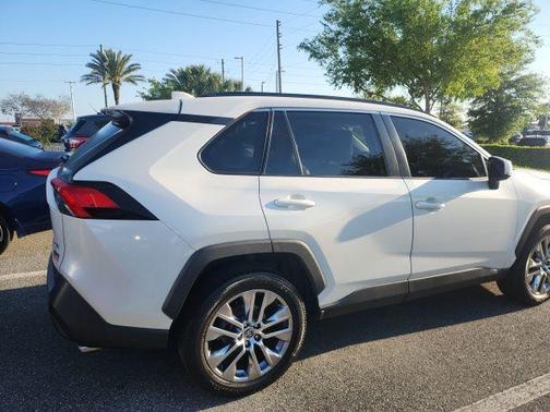 Blizzard Pearl 2021 Toyota RAV4 XLE Premium