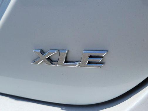 Wind Chill Pearl 2022 Toyota Camry XLE