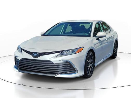Wind Chill Pearl 2022 Toyota Camry XLE