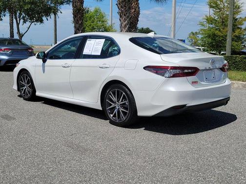 Wind Chill Pearl 2022 Toyota Camry XLE