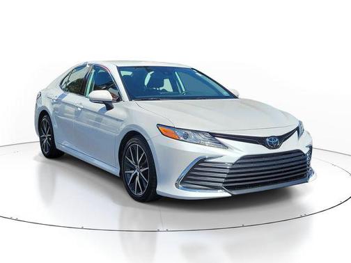 Wind Chill Pearl 2022 Toyota Camry XLE