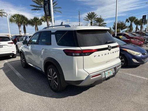 2022 Nissan Pathfinder Platinum 4WD