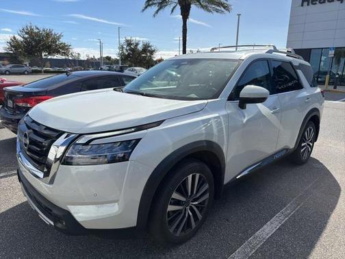 2022 Nissan Pathfinder Platinum 4WD