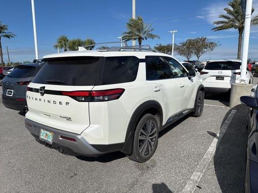 2022 Nissan Pathfinder Platinum 4WD