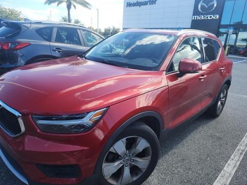 2020 Volvo XC40 T5 Momentum