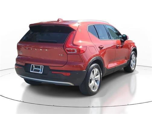 2020 Volvo XC40 T5 Momentum