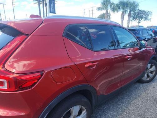 2020 Volvo XC40 T5 Momentum