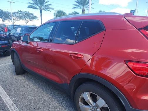 2020 Volvo XC40 T5 Momentum