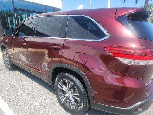 Ooh La La Rouge Mica 2019 Toyota Highlander LE Plus