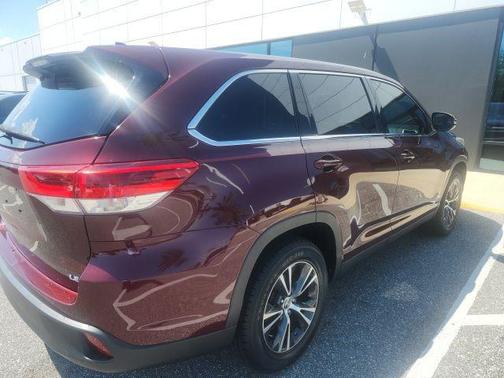 Ooh La La Rouge Mica 2019 Toyota Highlander LE Plus