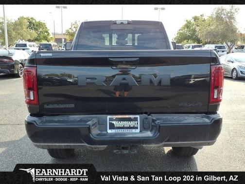 Diamond Black Crystal Pearlcoat 2026 RAM 2500 Laramie