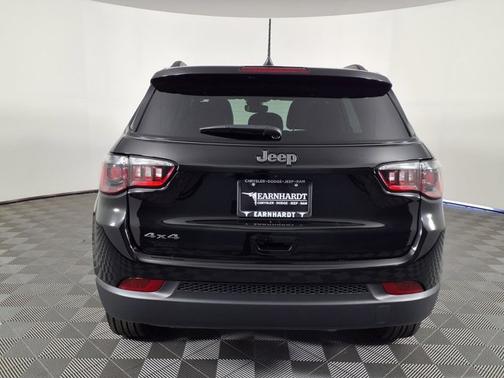 Diamond Black Crystal Pearlcoat 2026 Jeep Compass Latitude Altitude