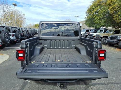 Granite Crystal Metallic Clearcoat 2026 Jeep Gladiator Mojave X