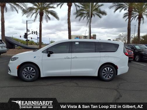2025 Chrysler Pacifica Hybrid Select