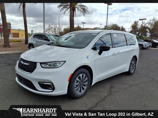 2025 Chrysler Pacifica Hybrid Select