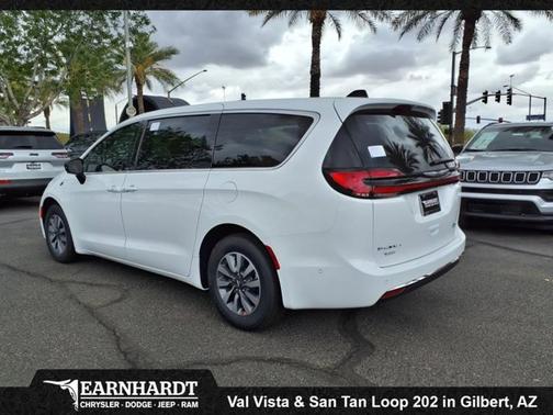 2025 Chrysler Pacifica Hybrid Select