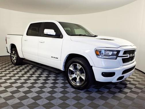 Bright White Clearcoat 2020 RAM 1500 Laramie