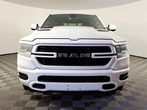 Bright White Clearcoat 2020 RAM 1500 Laramie