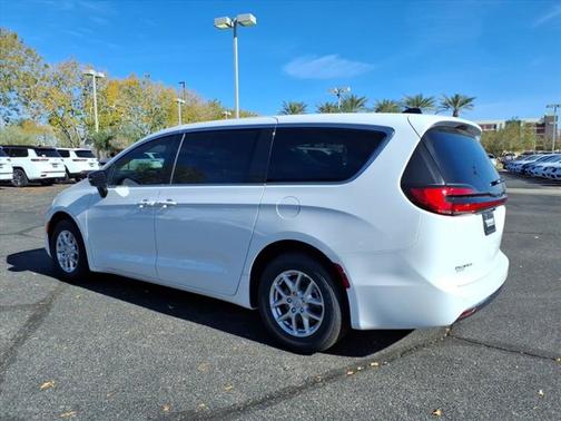 Bright White Clearcoat 2026 Chrysler Pacifica Select
