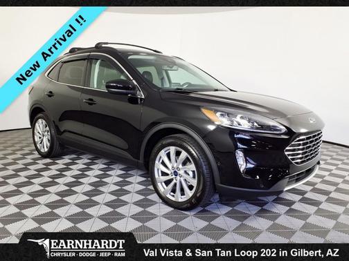 -Select- 2022 Ford Escape Titanium Hybrid