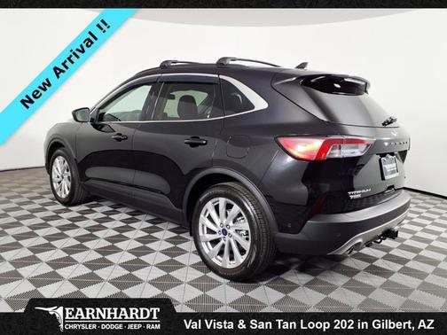 -Select- 2022 Ford Escape Titanium Hybrid