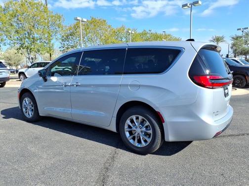Silver Mist Clearcoat 2026 Chrysler Pacifica Select