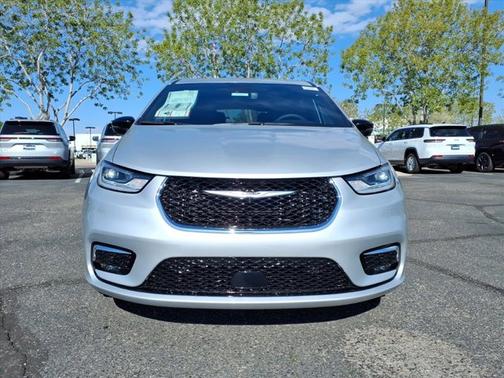 Silver Mist Clearcoat 2026 Chrysler Pacifica Select