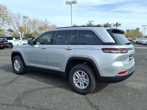 Silver Zynith 2025 Jeep Grand Cherokee Laredo